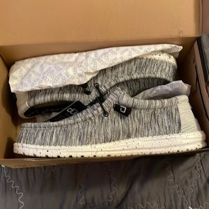 Men’s Wally 13 new in box!